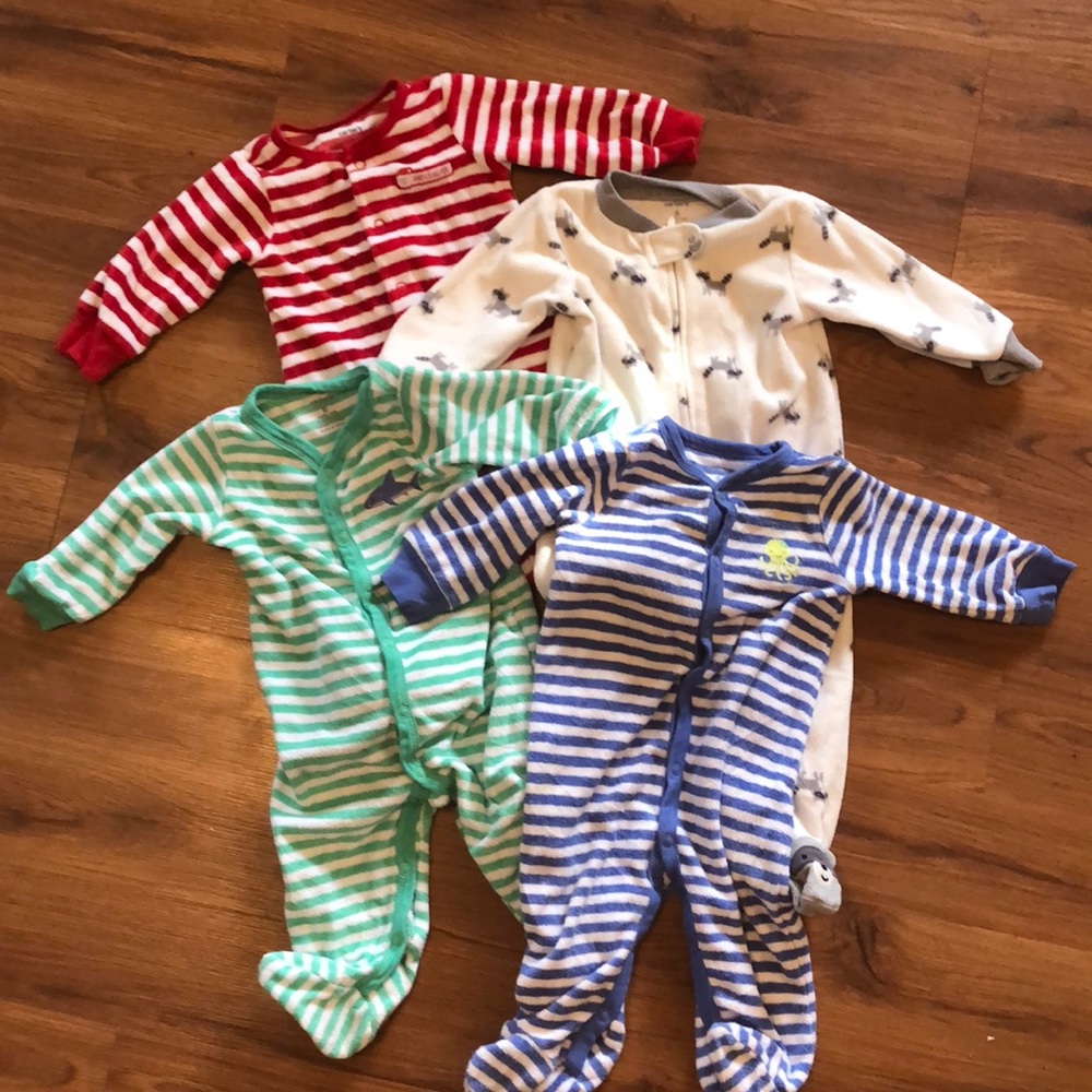 Set of 4 pajamas.